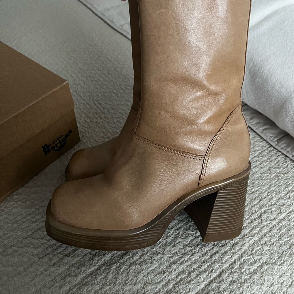 Women’s Tan Leather Block Heel Boots